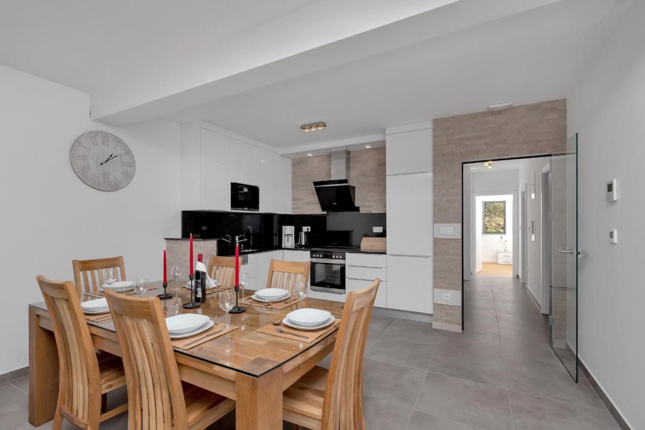 Luxury Apartment Sidro With Free Beach Parking ماكارسكا المظهر الخارجي الصورة